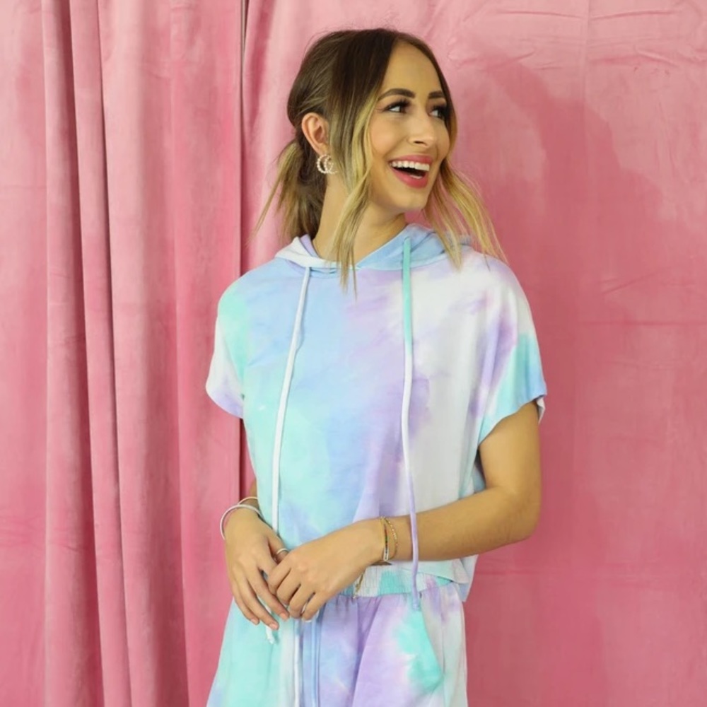 ❤️ 2/$10 NWOT Cozy As They Come Top - Teal Tie Dye
